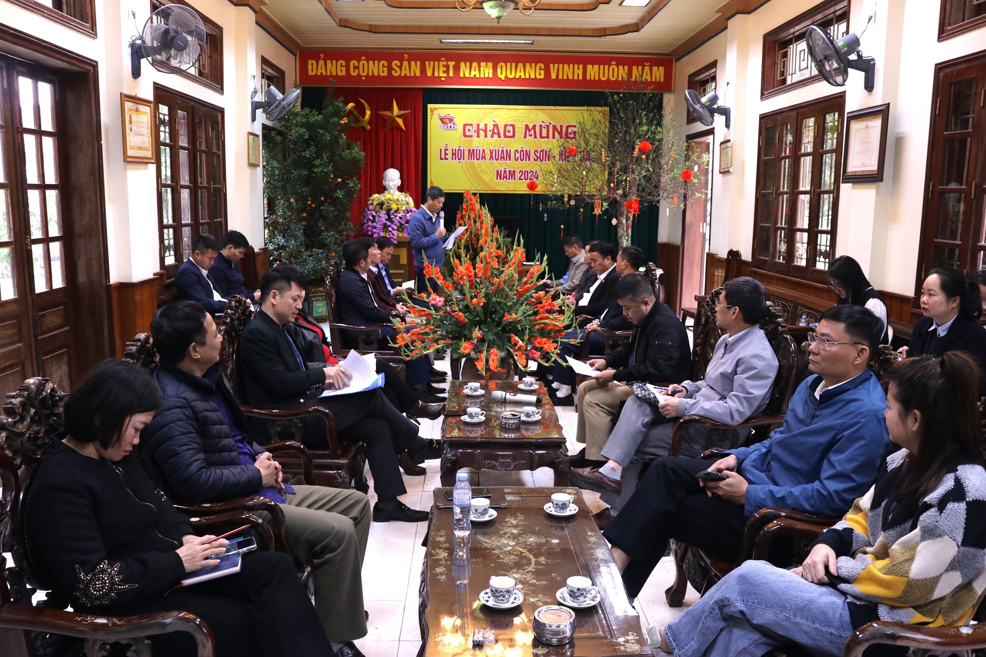 Học tập và làm theo tư tưởng, đạo đức, phong cách Hồ Chí Minh về xây dựng đội ngũ cán bộ