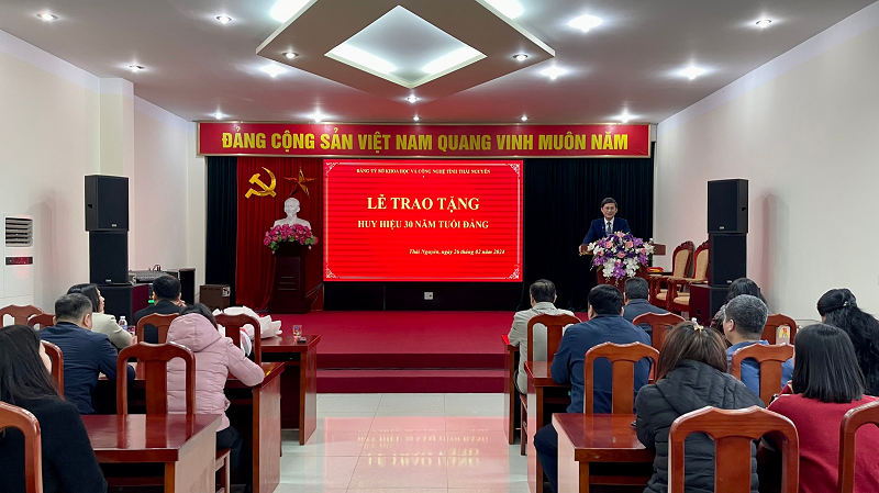 Lễ trao tặng Huy hiệu 30 năm tuổi Đảng đợt 03/2/2024 -0