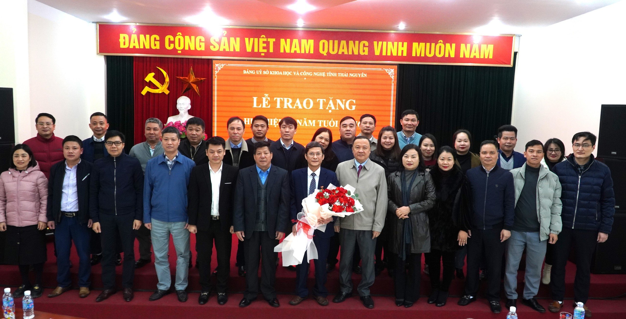 Lễ trao tặng Huy hiệu 30 năm tuổi Đảng đợt 03/2/2024 -0