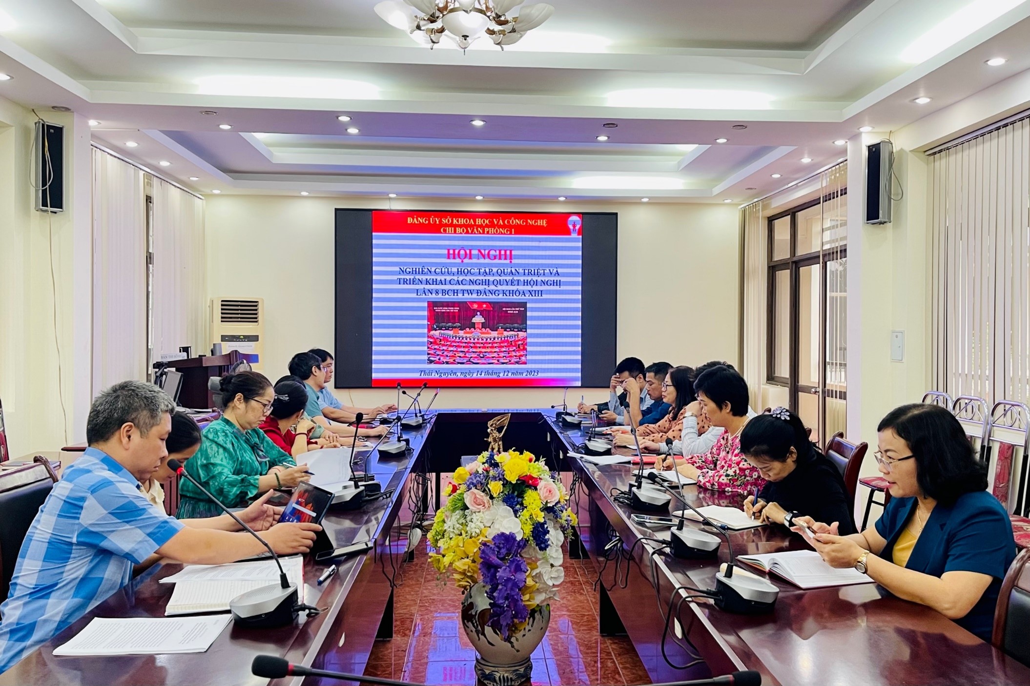 Tổ chức Hội nghị học tập, quán triệt Nghị quyết Trung ương 8 khóa XIII