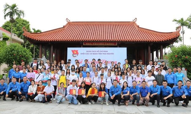 Chi đoàn Sở KH&CN tham gia hoạt động tuyên dương học sinh giỏi tiêu biểu năm học 2019-2020