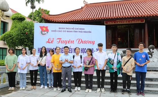 Chi đoàn Sở KH&CN tham gia hoạt động tuyên dương học sinh giỏi tiêu biểu năm học 2019-2020 -0