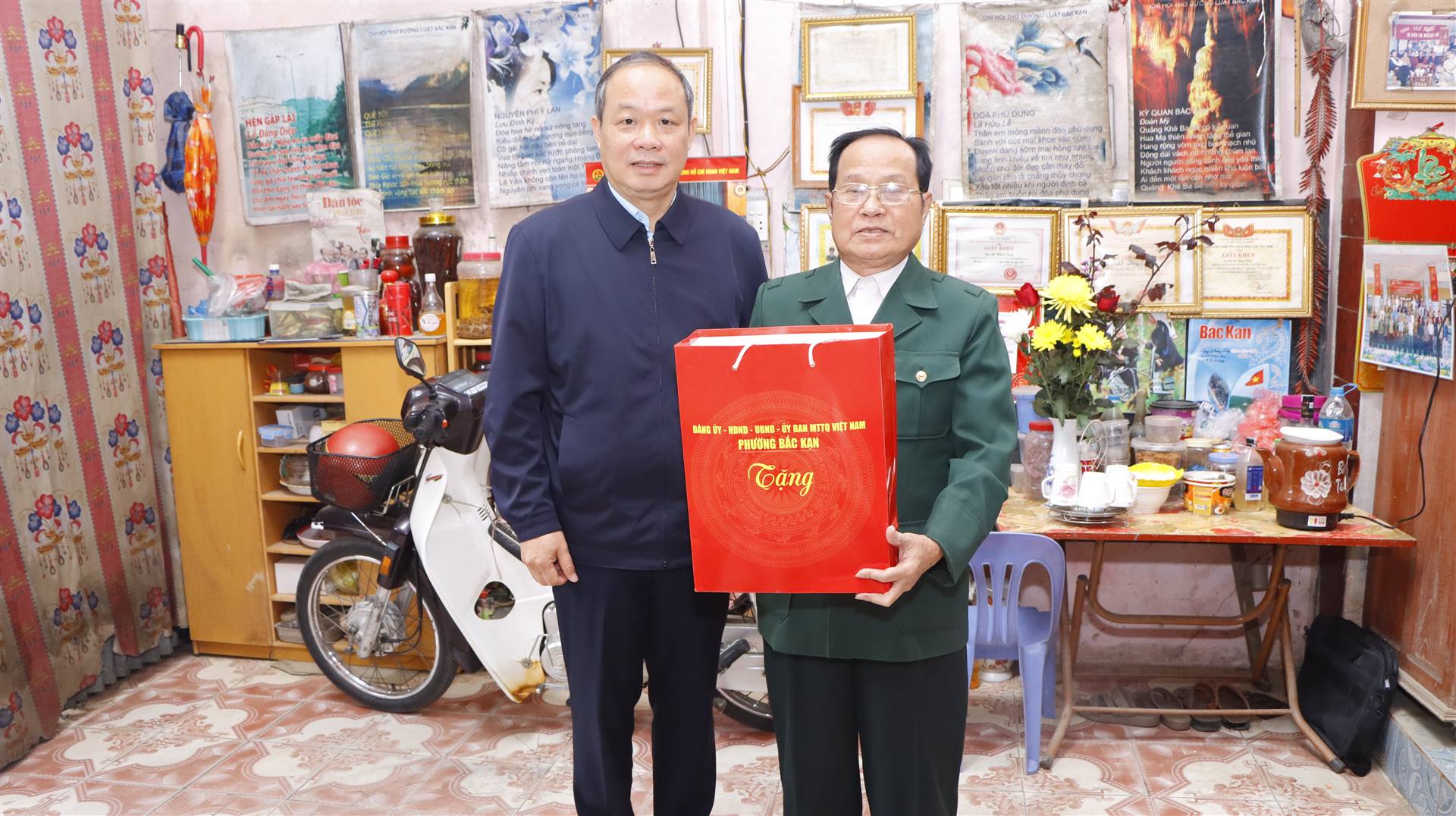 Anh-tin-bai