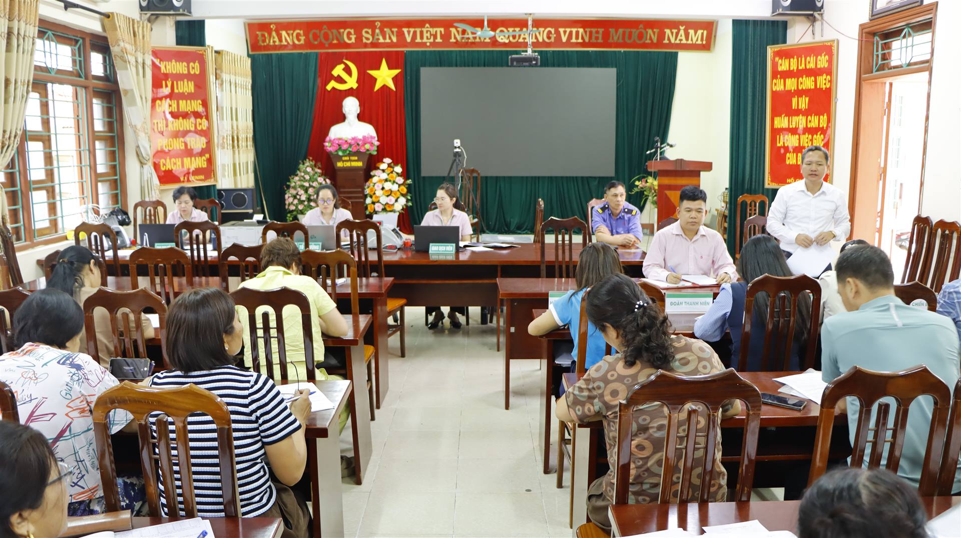 Anh-tin-bai