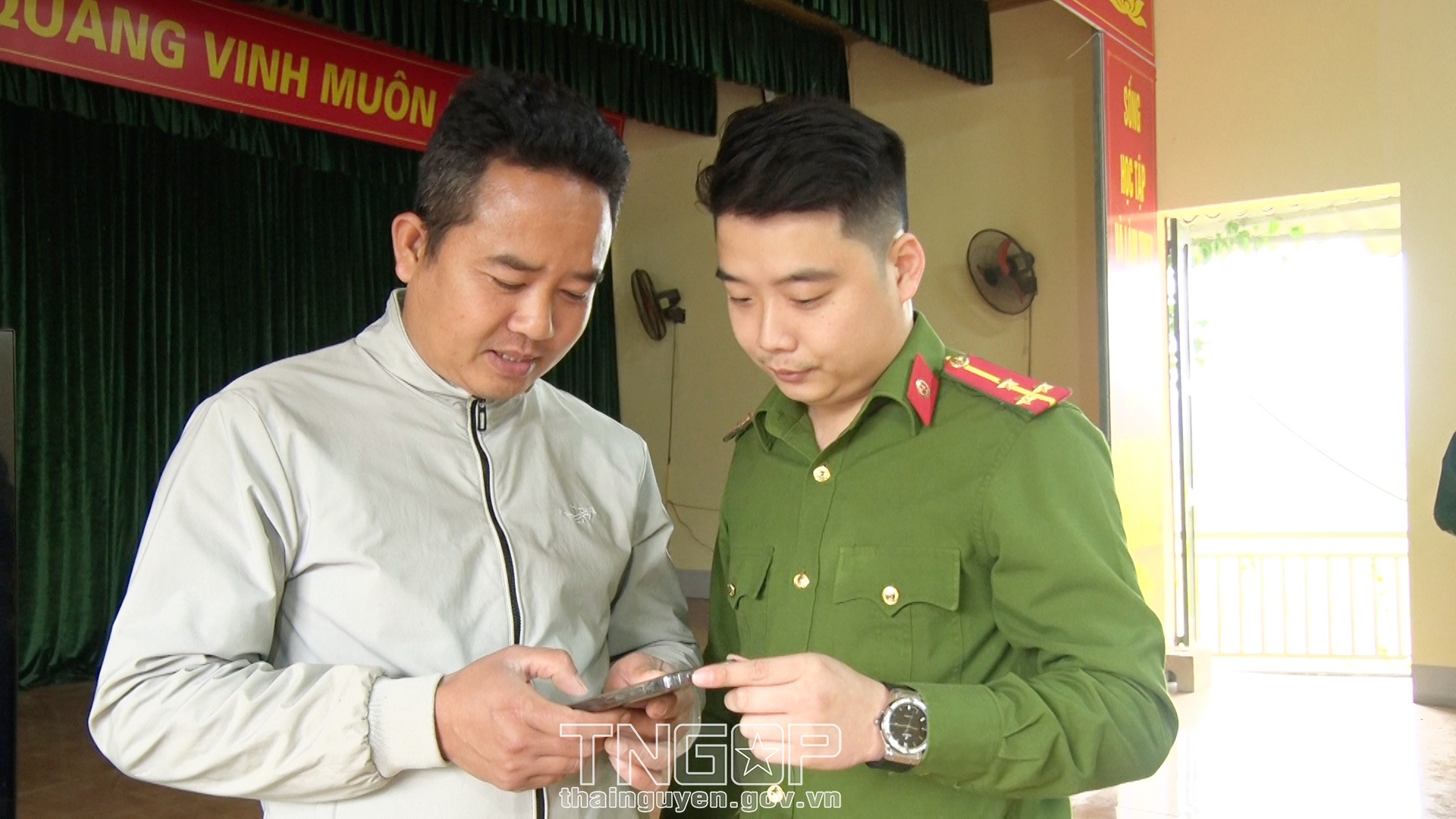 Anh-tin-bai
