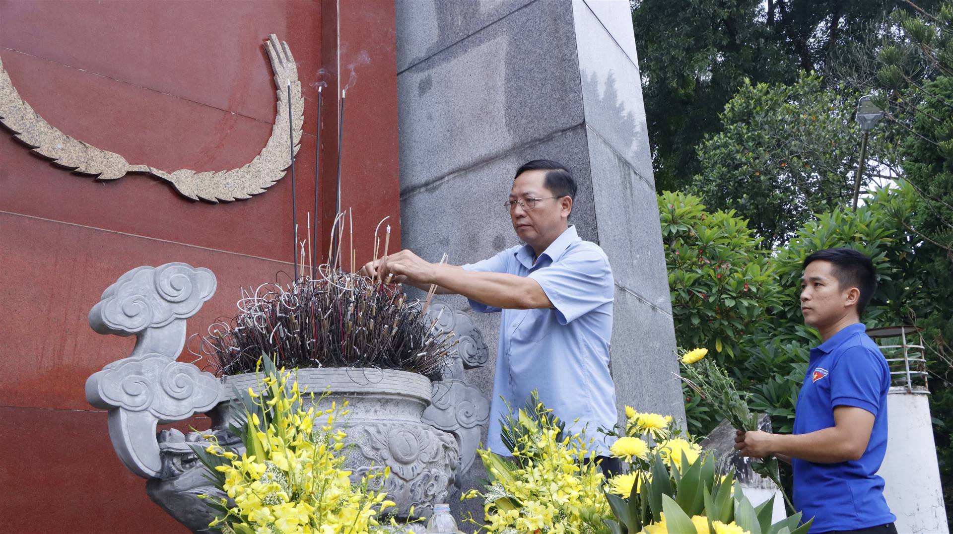 Anh-tin-bai