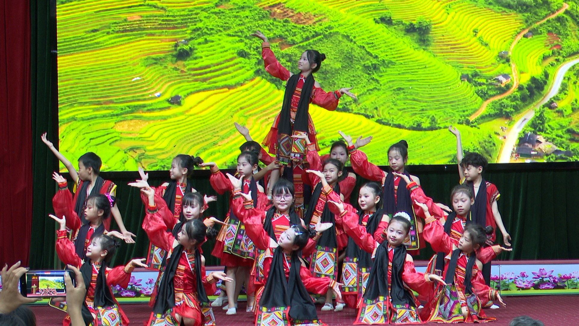 Anh-tin-bai