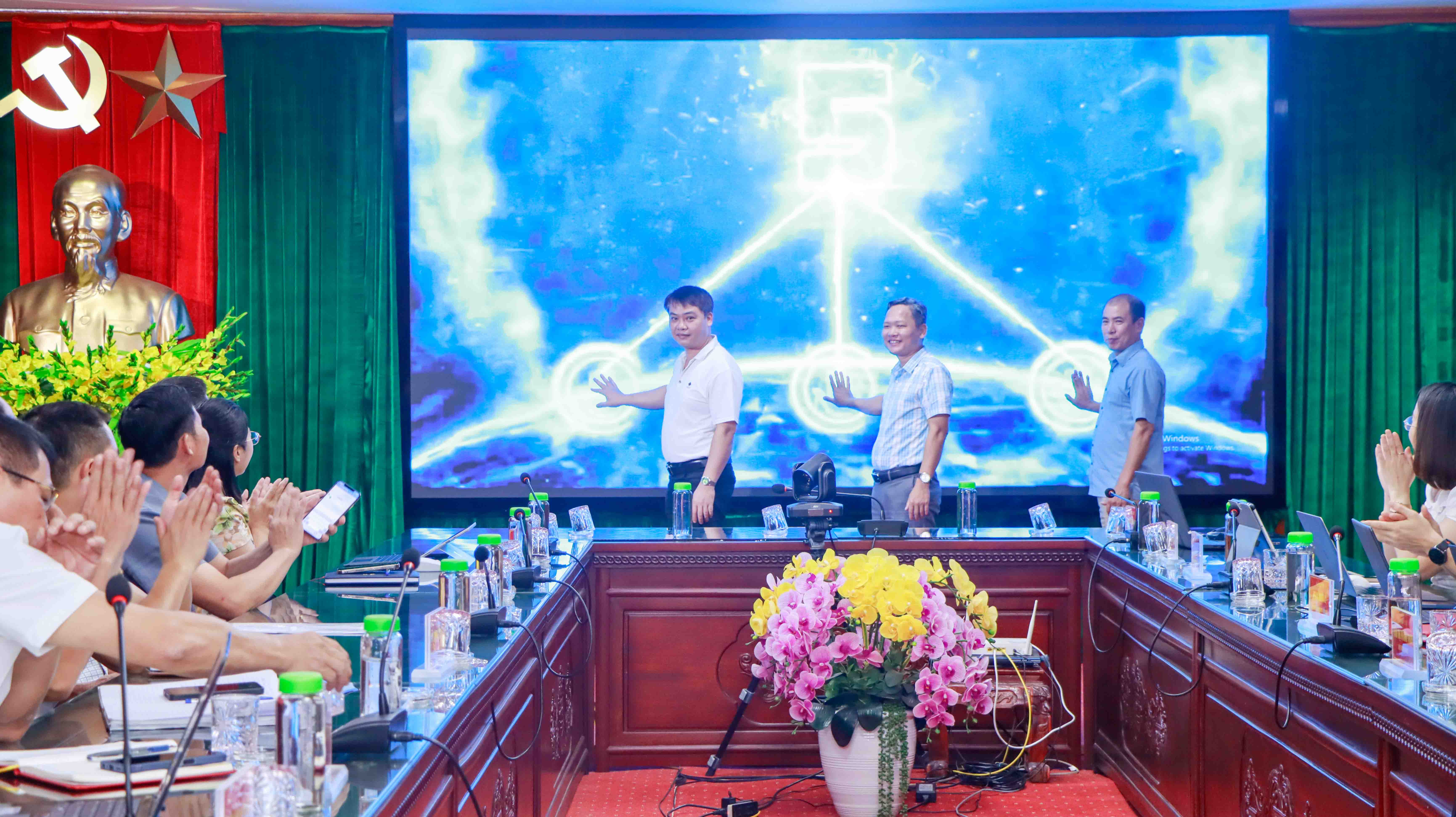 Anh-tin-bai