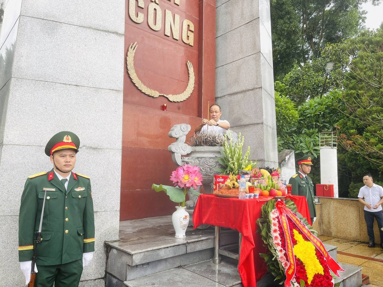 Anh-tin-bai