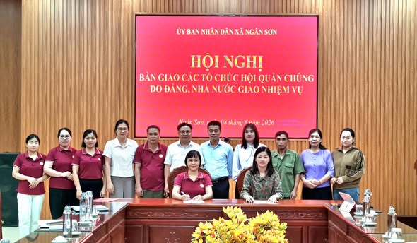 Hội nghị bàn giao các tổ chức hội quần chúng do Đảng, Nhà nước giao nhiệm vụ
