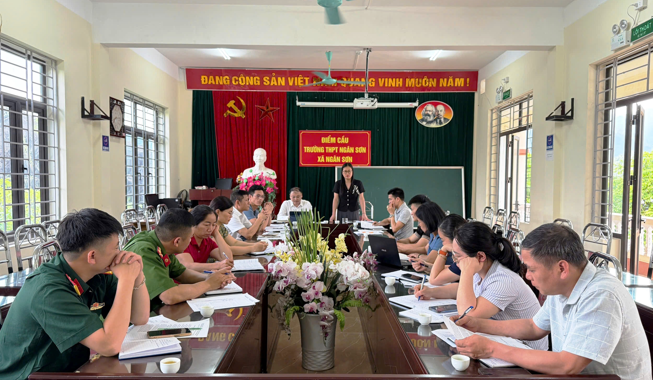 Anh-tin-bai