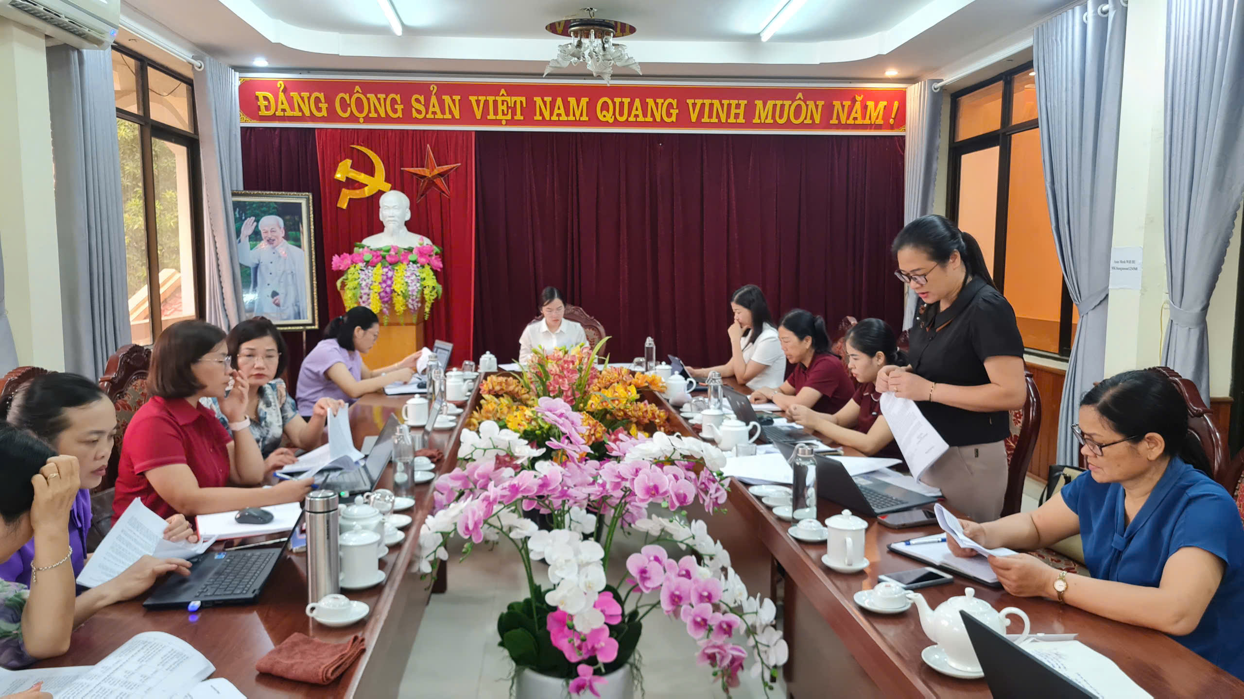Anh-tin-bai