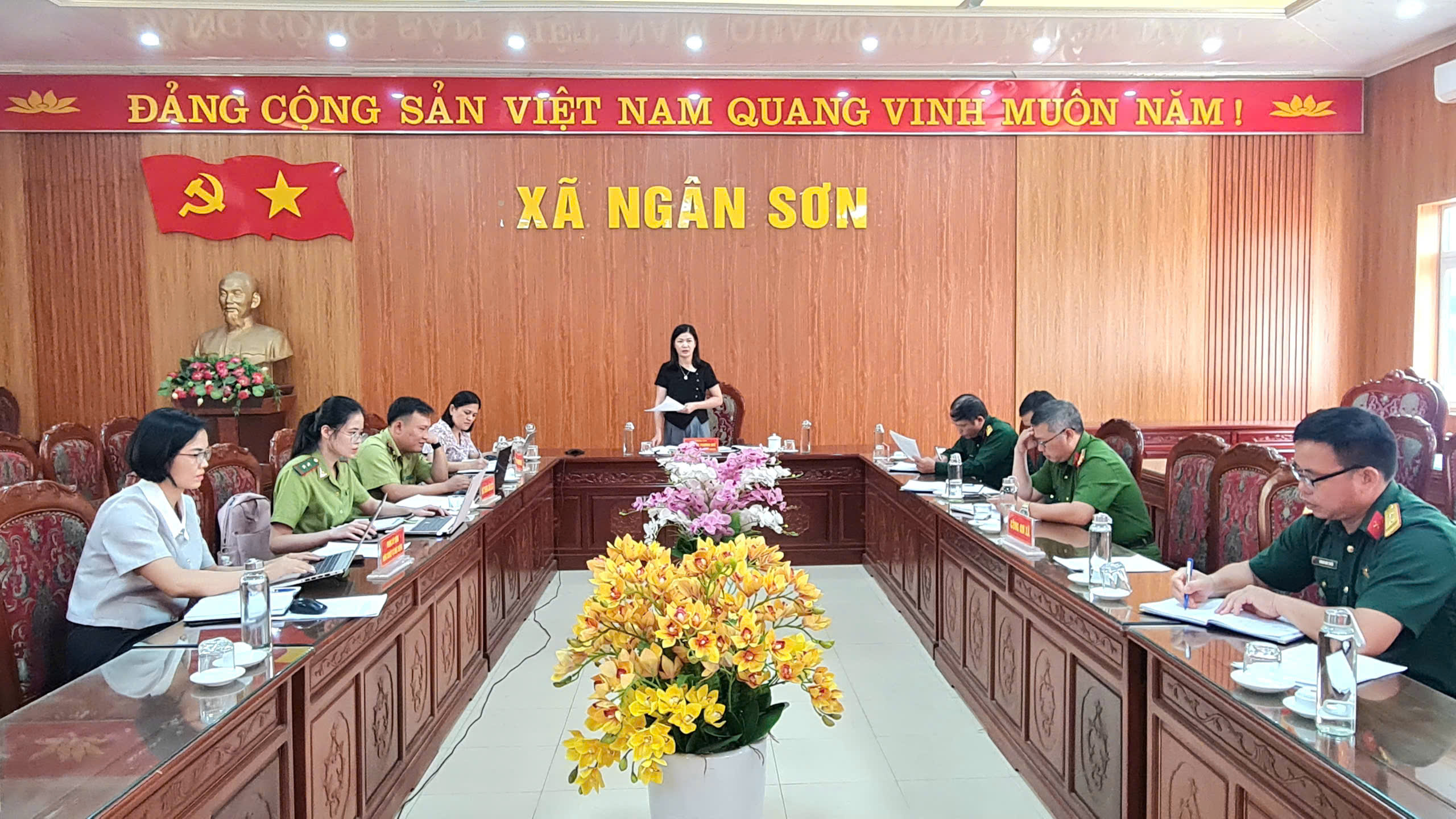 Anh-tin-bai
