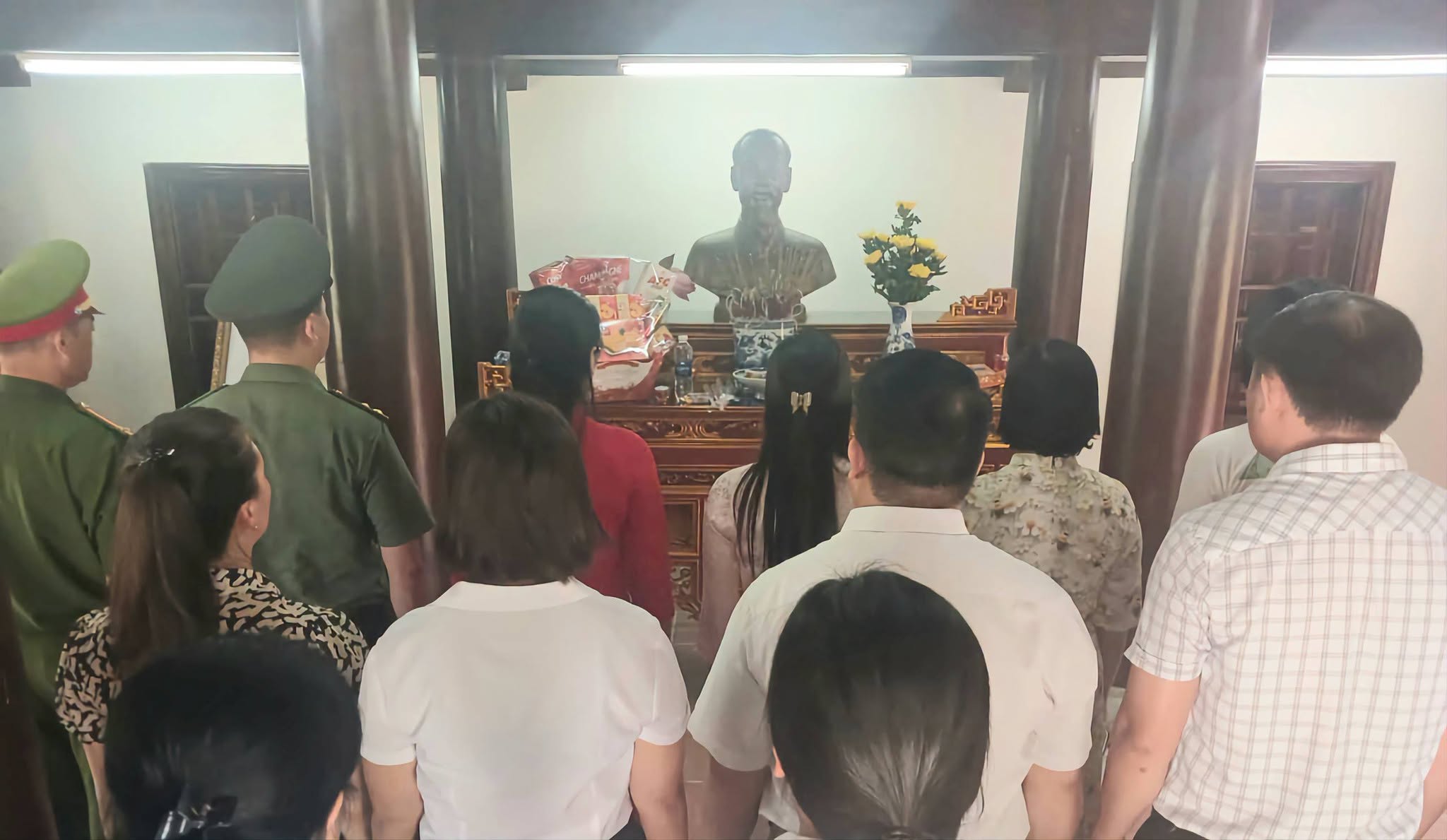 Anh-tin-bai