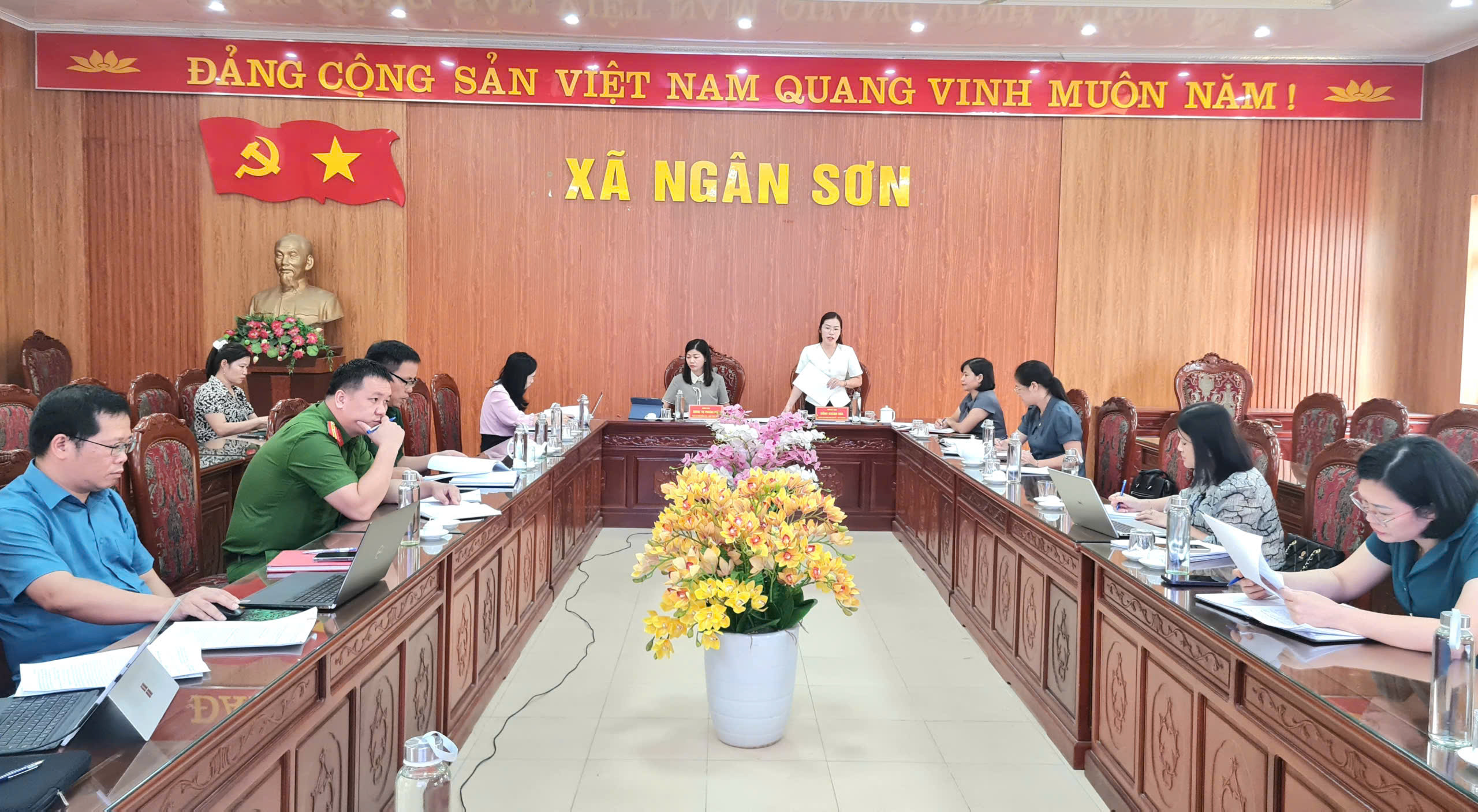 Anh-tin-bai