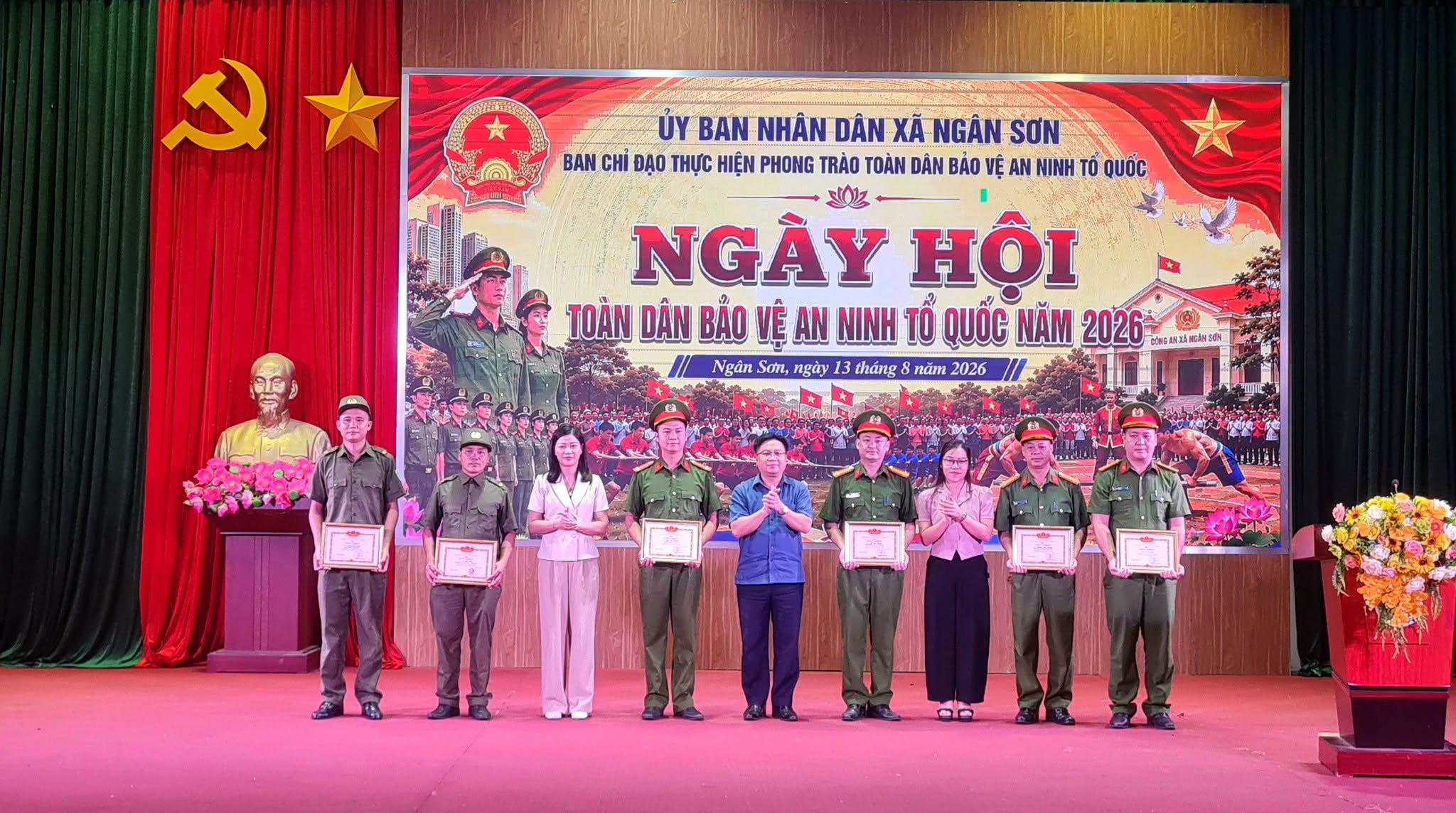 Anh-tin-bai
