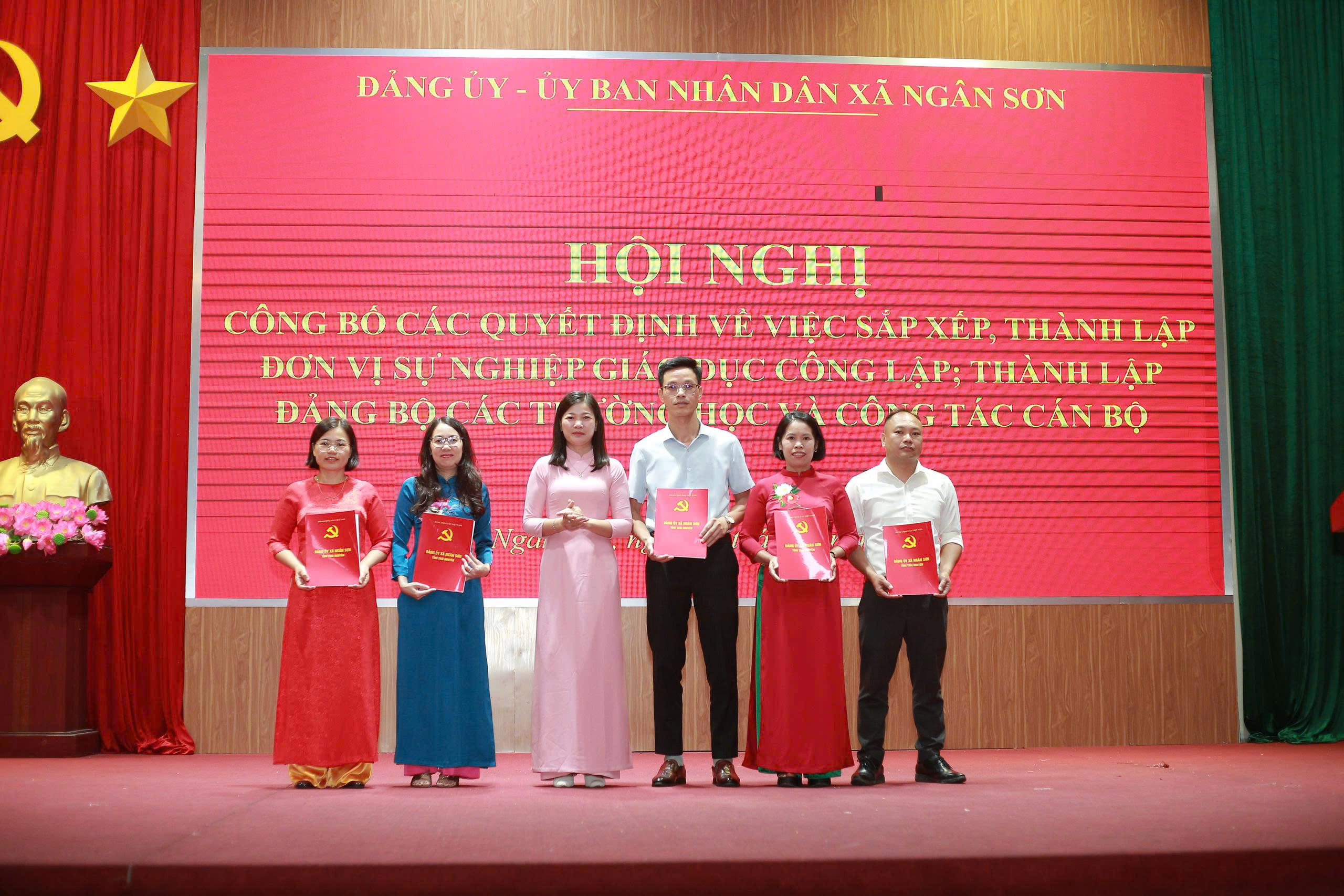 Anh-tin-bai