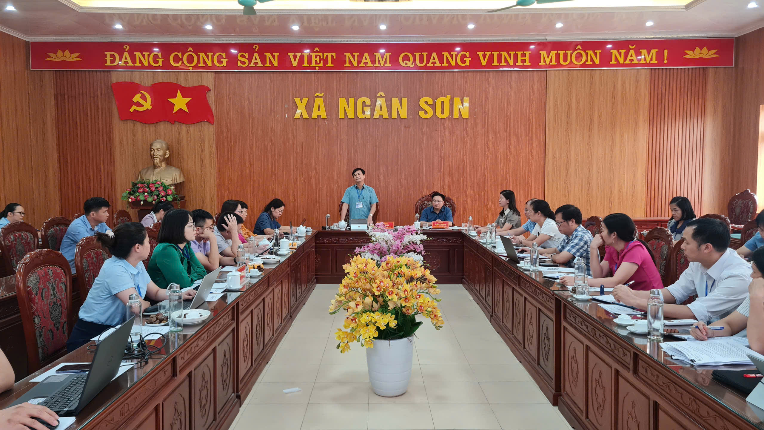 Anh-tin-bai
