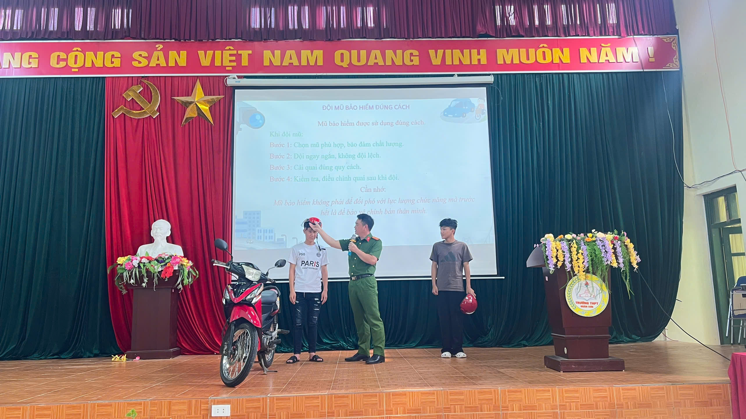 Anh-tin-bai