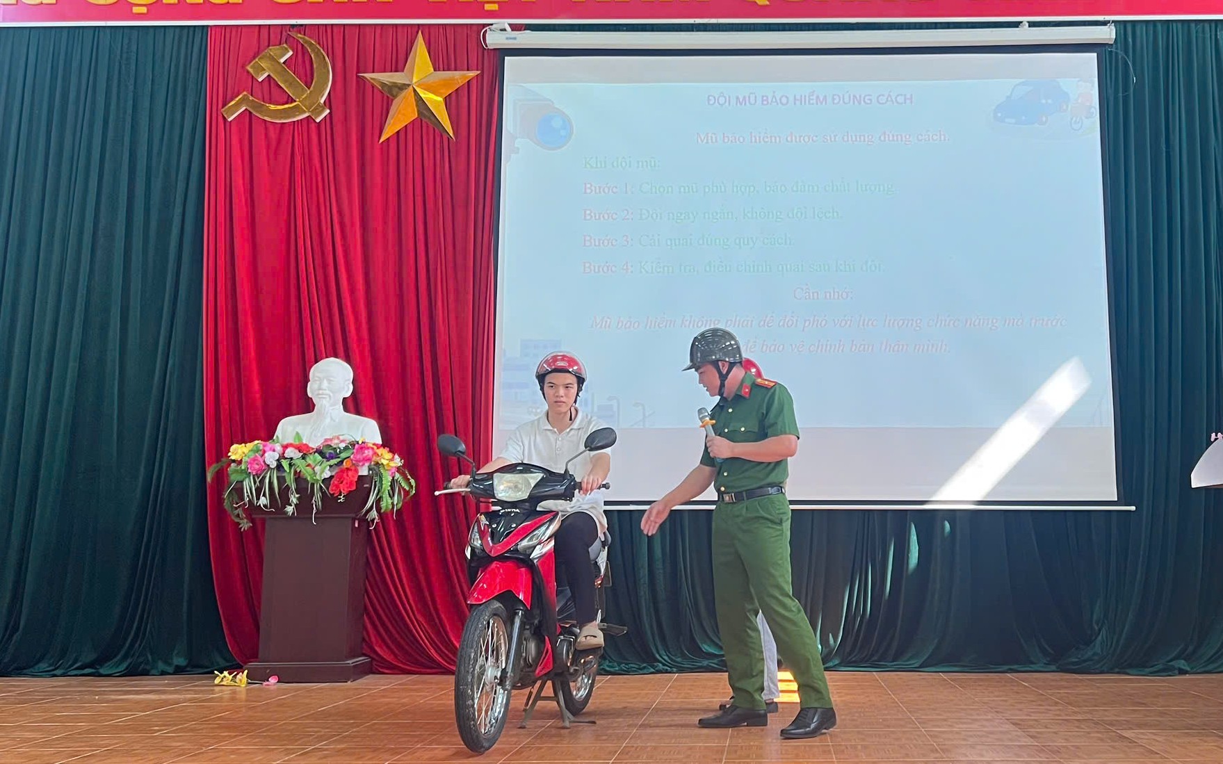 Anh-tin-bai