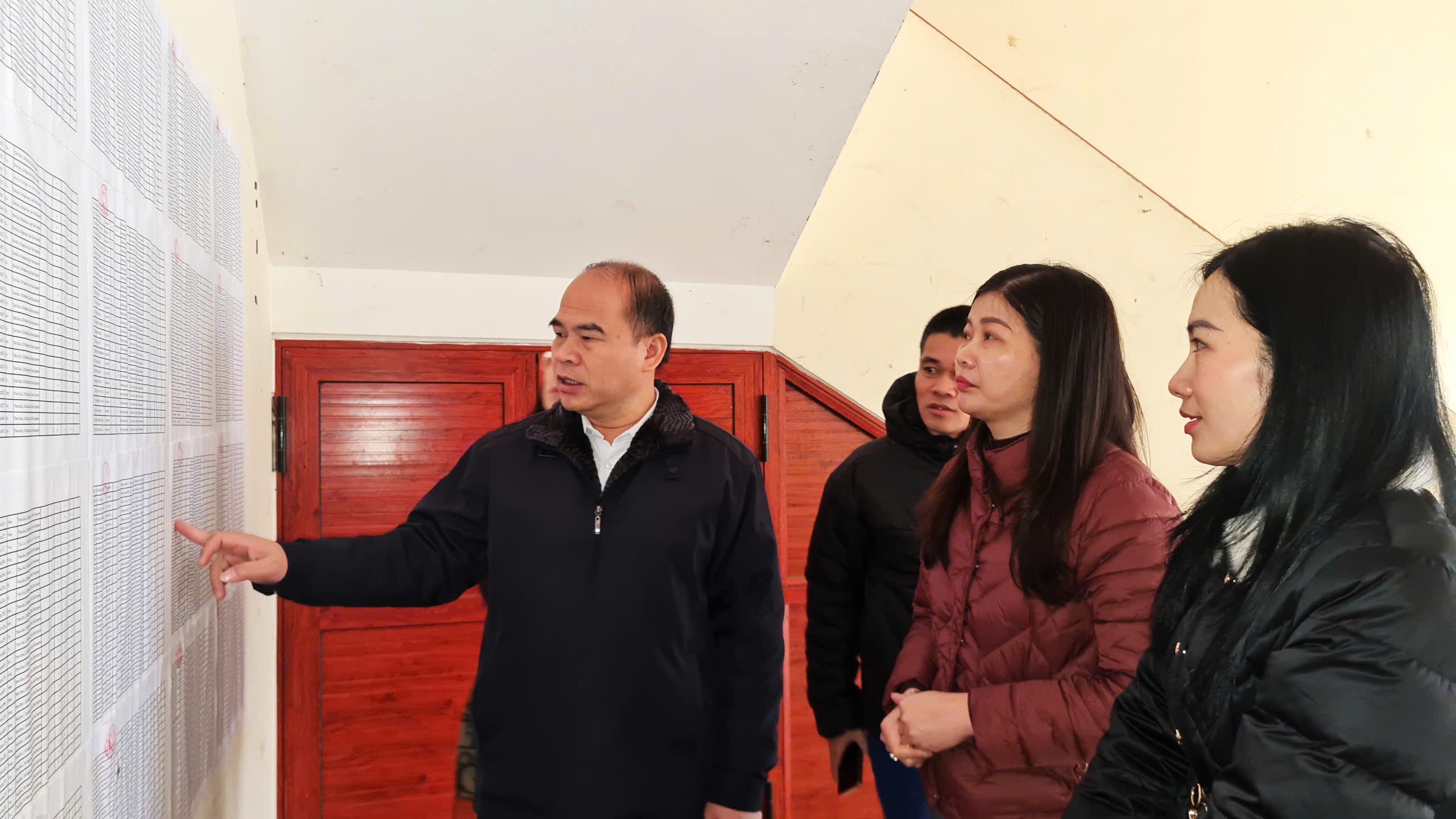 Ban Bầu cử ĐBQH khóa XVI tỉnh Thái Nguyên kiểm tra công tác bầu cử tại xã Ngân Sơn