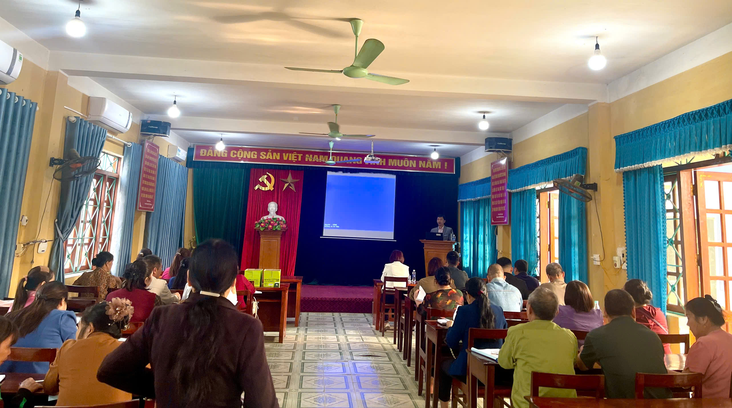 TẬP HUẤN CÔNG TÁC TRIỂN KHAI, QUẢN LÝ VỐN TÍN DỤNG CHÍNH SÁCH VÀ HOẠT ĐỘNG ỦY THÁC, ỦY NHIỆM