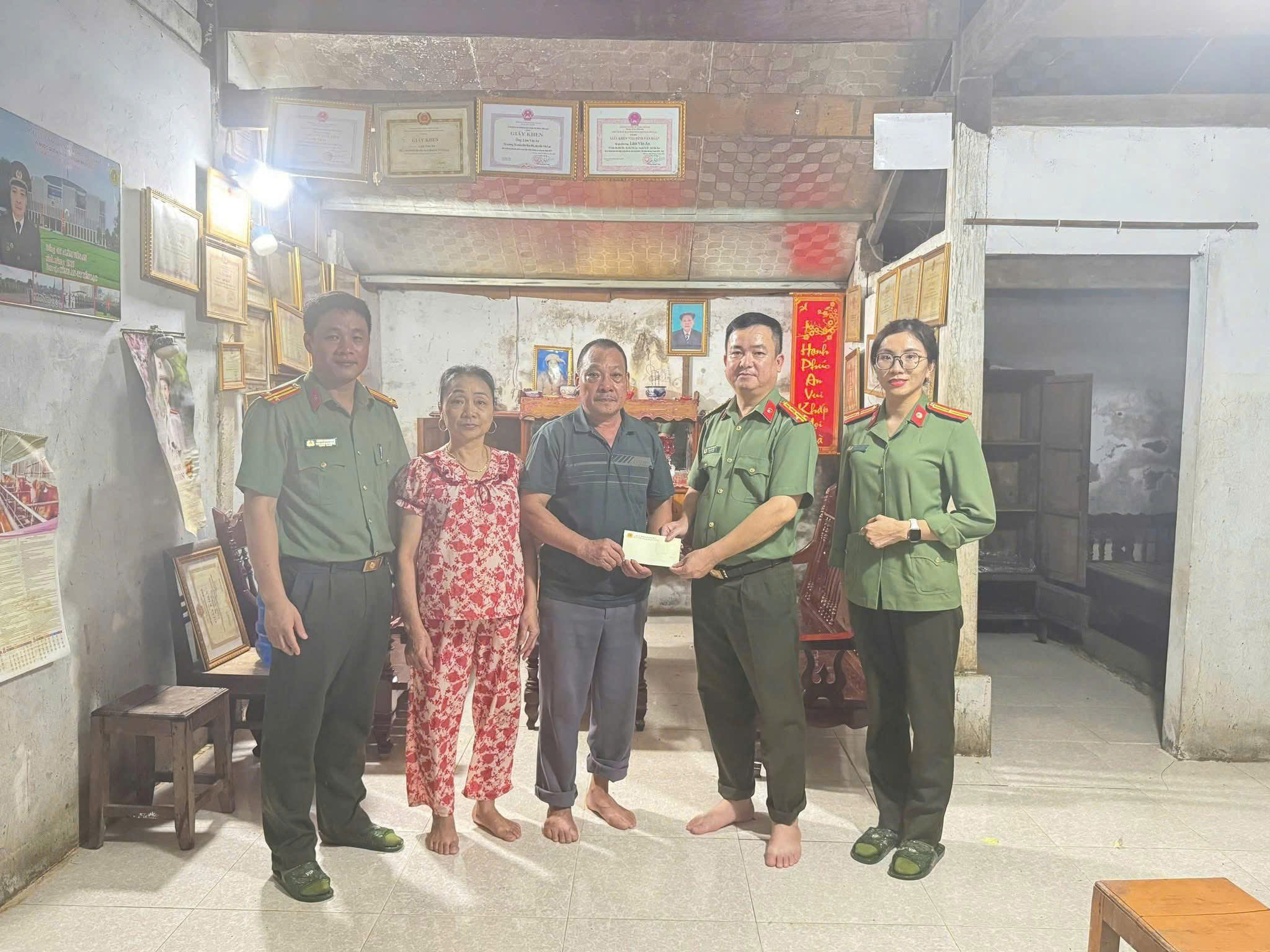 Anh-tin-bai