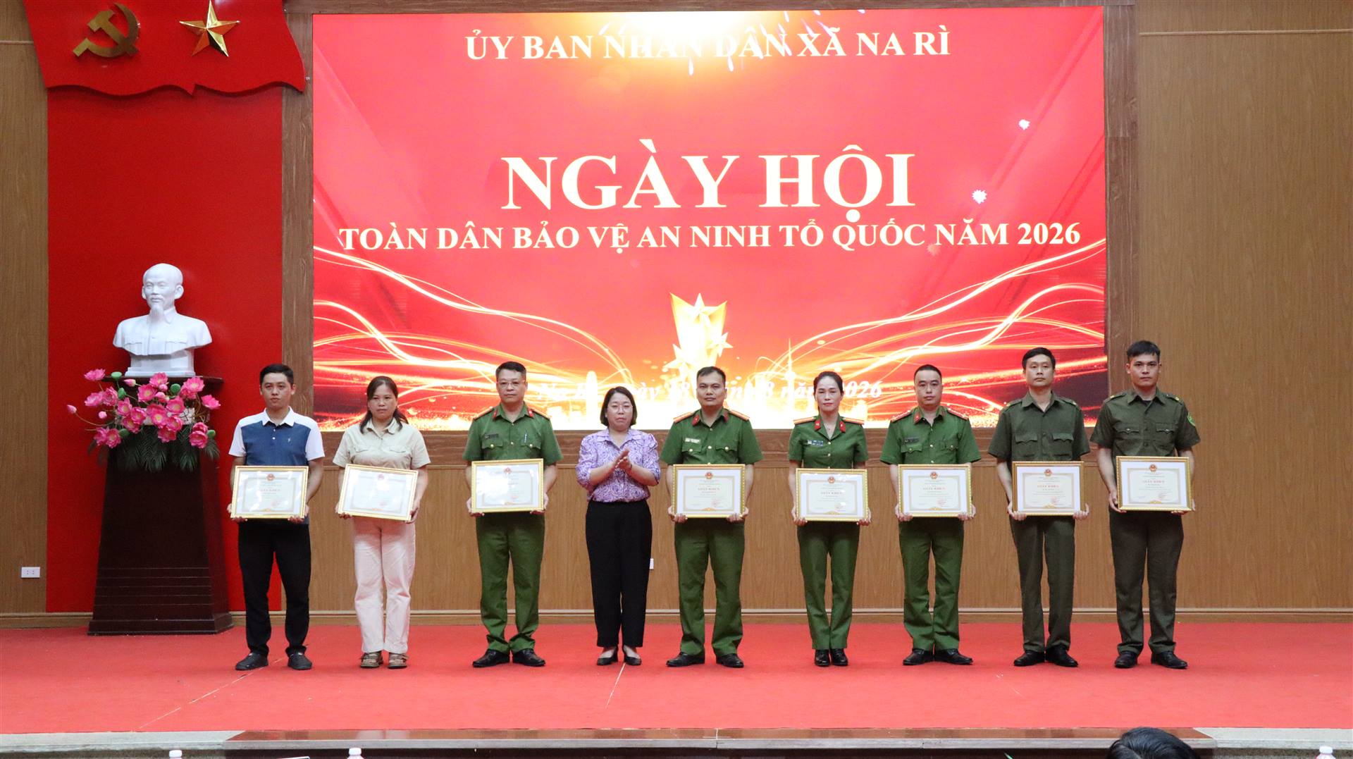 Anh-tin-bai