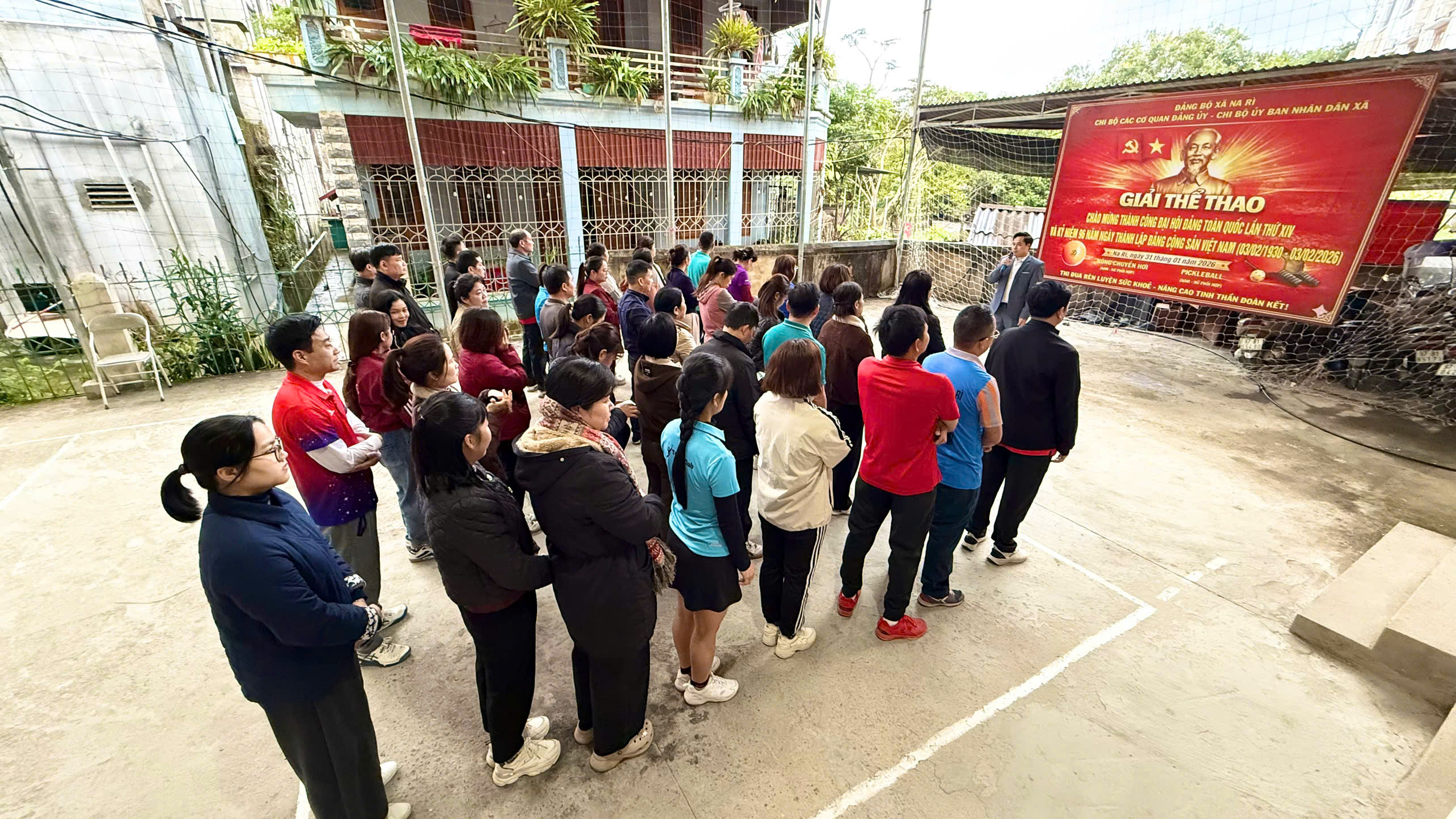 Chi bộ các cơ quan Đảng ủy, Chi bộ UBND xã Na Rì tổ chức Giải thể thao chào mừng ngày 3/2