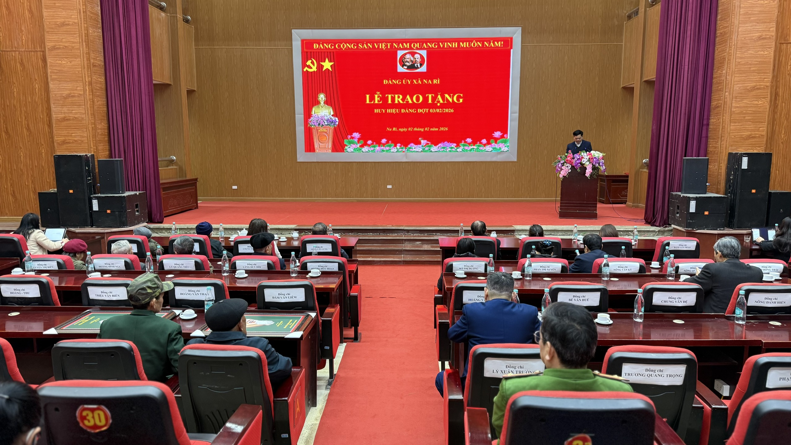 Xã Na Rì triển khai các văn bản mới và tọa đàm kỷ niệm 96 năm Ngày thành lập Đảng Cộng sản Việt Nam