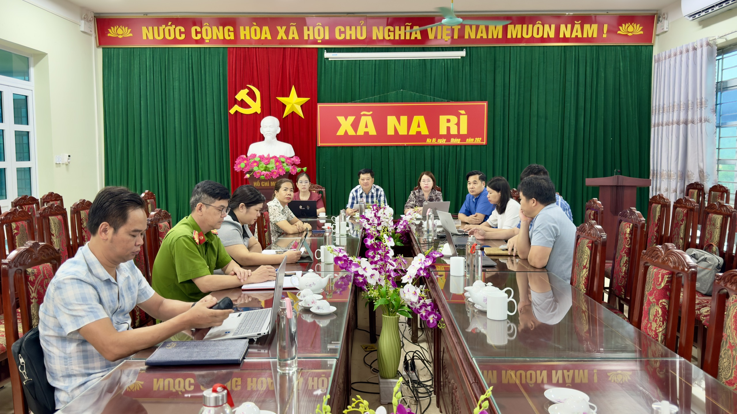 NA RÌ THAM DỰ LỄ PHÁT ĐỘNG THI ĐUA TĂNG TRƯỞNG 2 CON SỐ