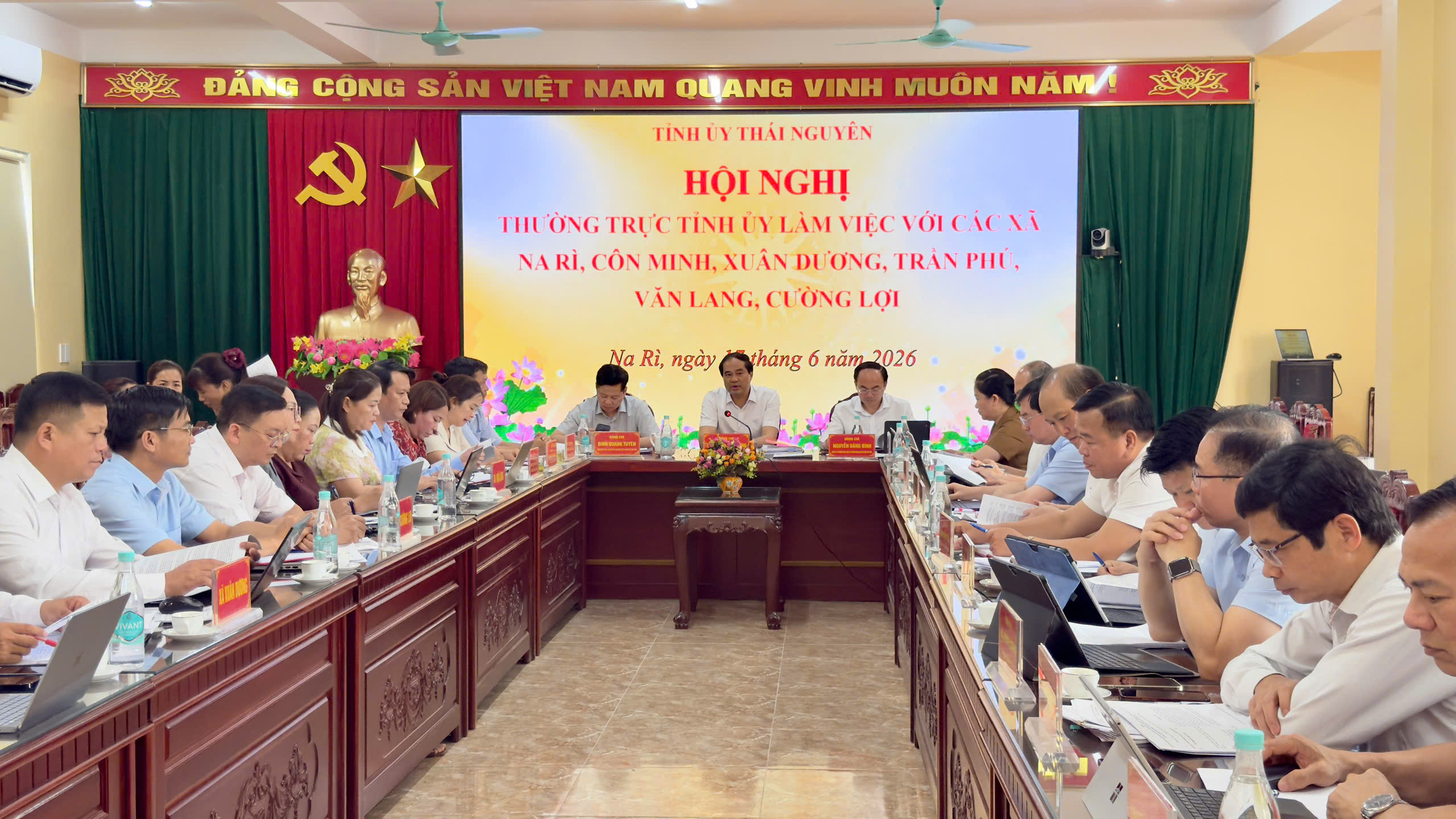 ĐỒNG CHÍ BÍ THƯ TỈNH ỦY THÁI NGUYÊN KHẢO SÁT, LÀM VIỆC TẠI XÃ NA RÌ