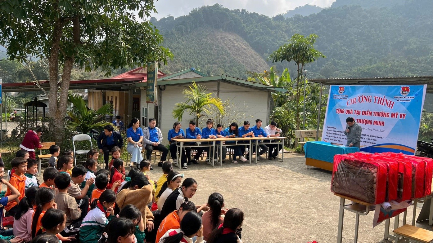 CHI ĐOÀN MÔI TRƯỜNG HƯỞNG ỨNG ĐỢT PHÁT ĐỘNG THI ĐUA CAO ĐIỂM 30 NGÀY CHÀO MỪNG ĐẠI HỘI XIV CỦA ĐẢNG