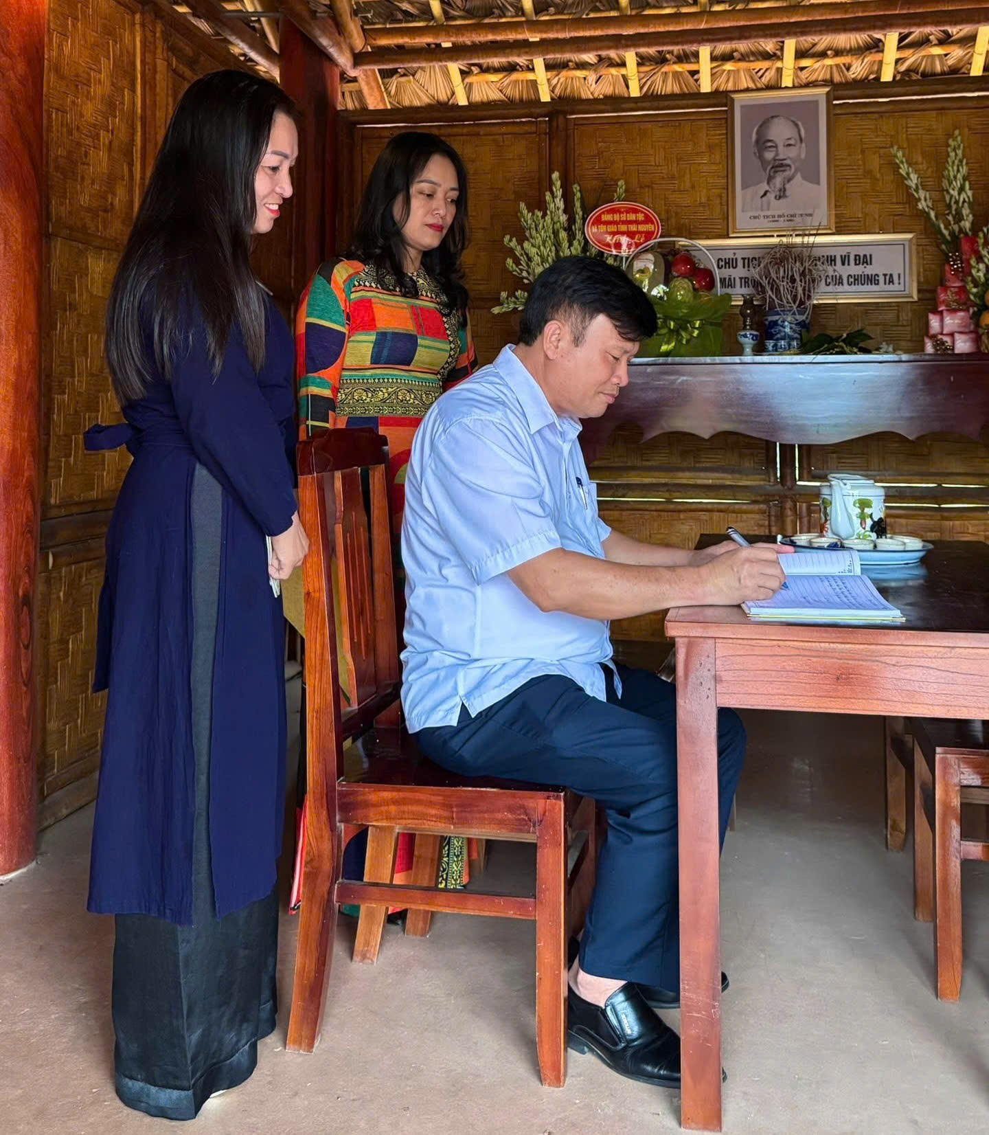 Anh-tin-bai