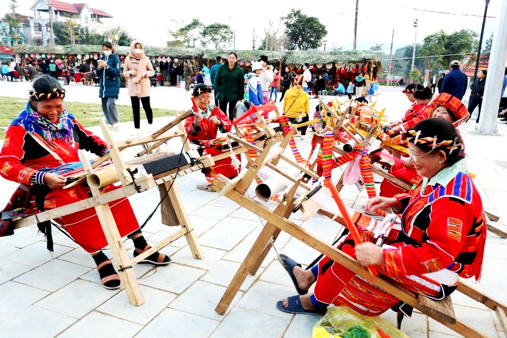 Bảo tồn và phát huy nét đẹp trong trang phục truyền thống của người Pà Thẻn ở huyện Quang Bình, tỉnh Hà Giang