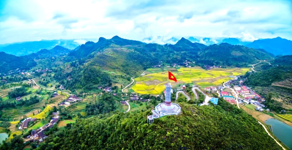 Cột cờ Lũng Cú - Linh thiêng nơi địa đầu cực Bắc của Tổ quốc