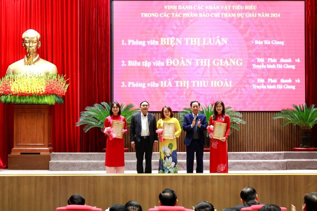3. 3 nhà báo tiêu biểu.JPG