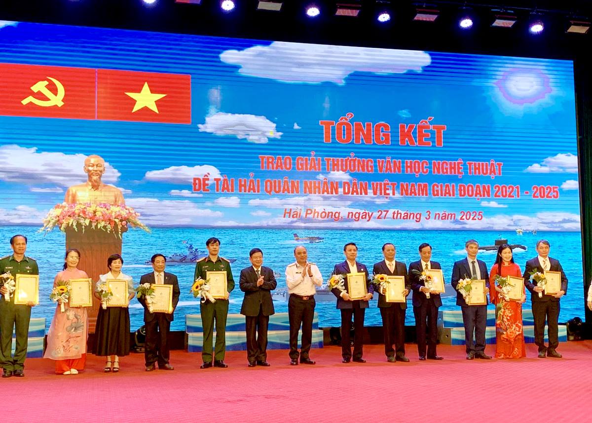 Hà Giang có một giải B Giải thưởng Văn học Nghệ thuật về đề tài Hải quân