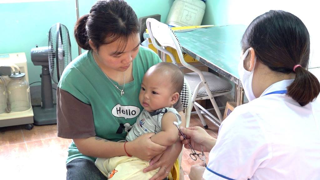 Chiến dịch tiêm vắc xin phòng bệnh sởi đạt trên 47.000 mũi