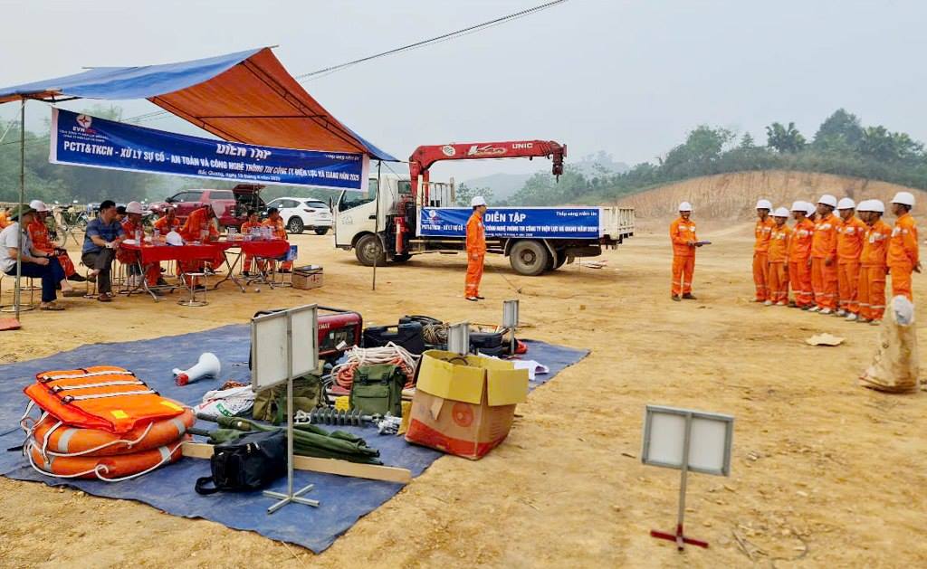 Công ty Điện lực Hà Giang tổ chức diễn tập “3 trong 1”