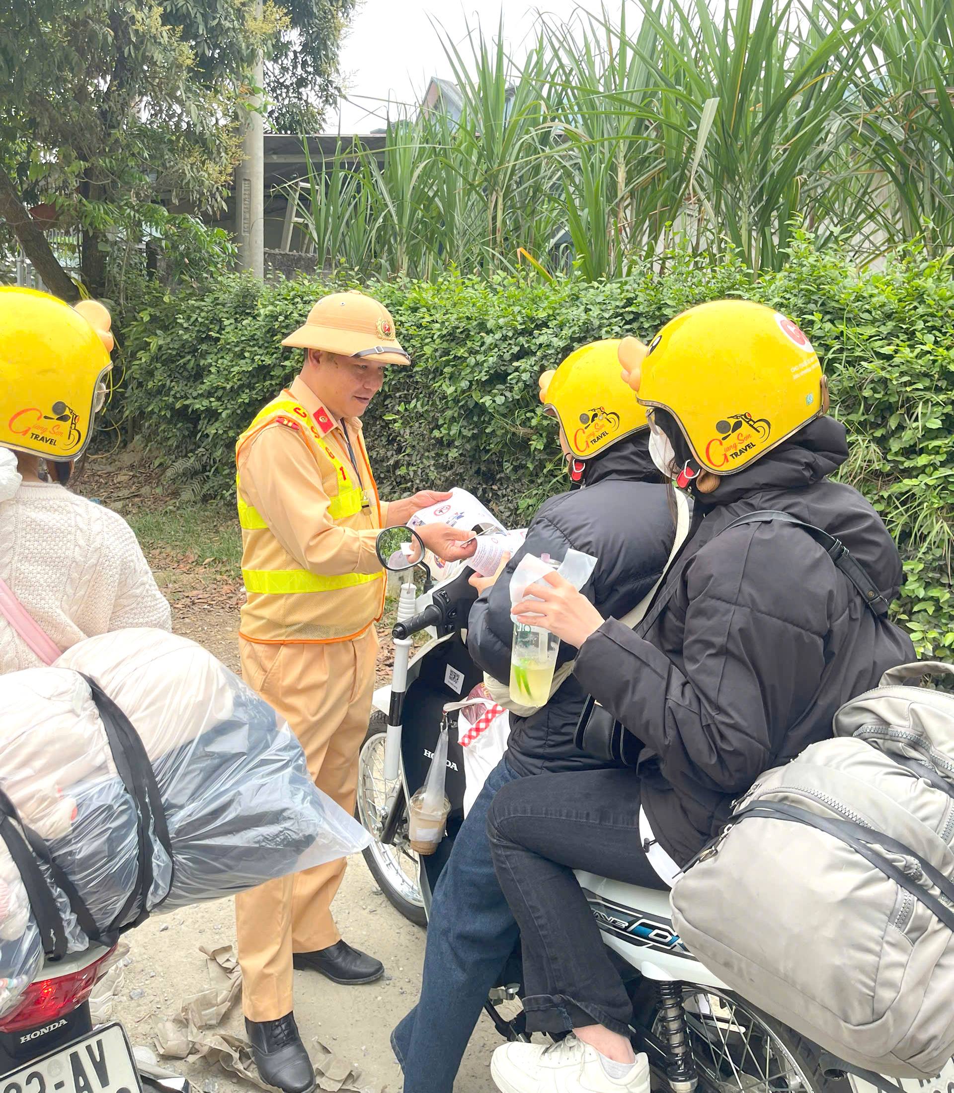 Hà Giang tăng cường tuyên truyền, xử lý vi phạm ATGT trong dịp nghỉ lễ 30/4 và 1/5