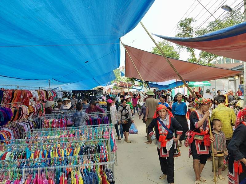 Chợ phiên.jpg