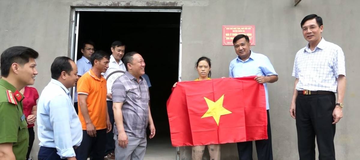 http://hagiangtv.vn/file/8a10a0d36ee998fd016f17e4ed0d65f3/052025/7_20250516081127.jpg