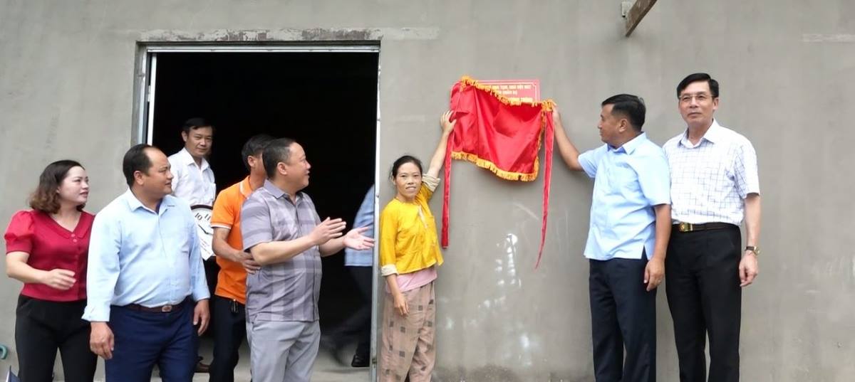 http://hagiangtv.vn/file/8a10a0d36ee998fd016f17e4ed0d65f3/052025/22_20250516081027.jpg