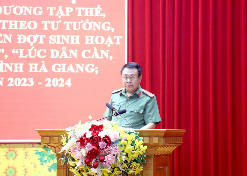 Đại tá Nguyễn Đức Thuận, Giám đốc Công an tỉnh phát biểu tại buổi lễ.