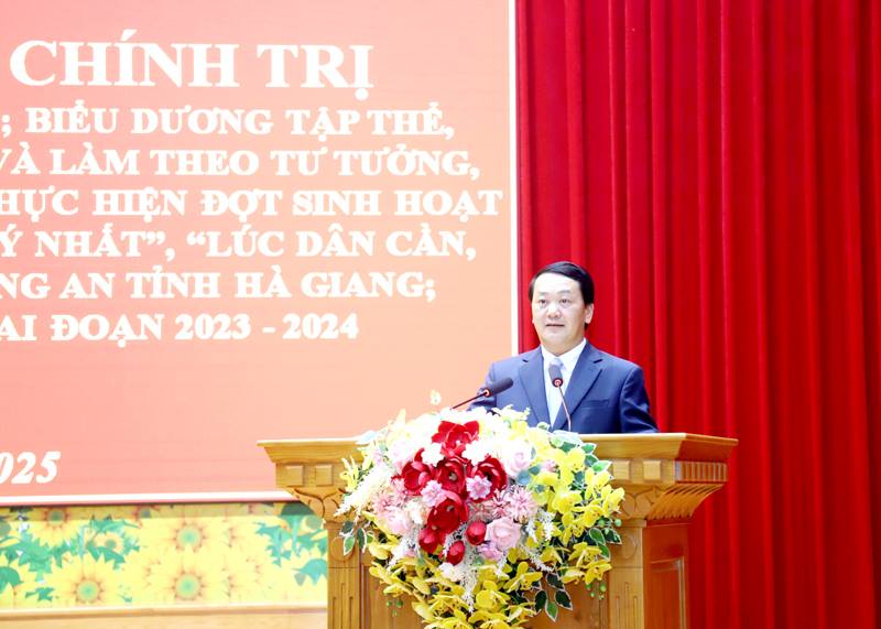 Bí thư Tỉnh ủy Hầu A Lềnh phát biểu tại buổi lễ.
