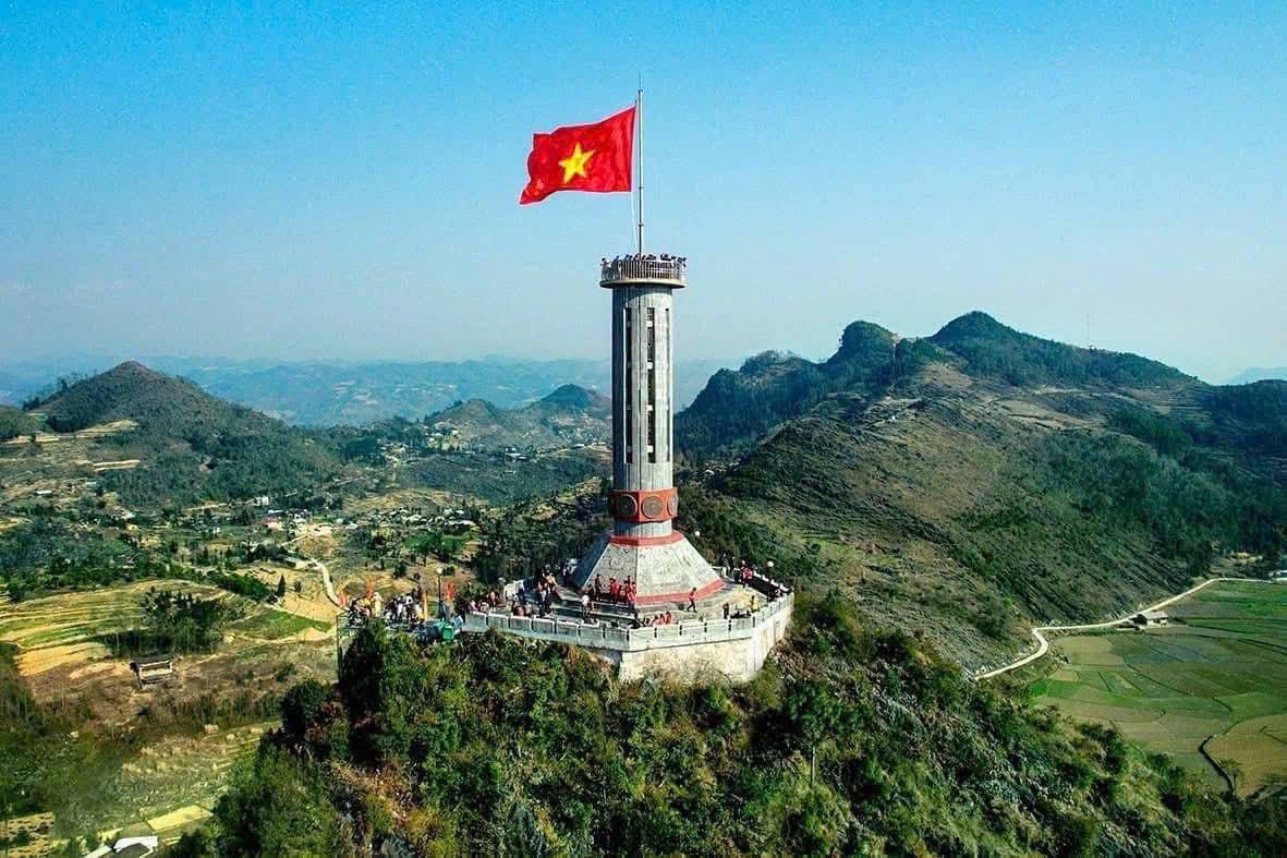 Thông báo dừng đón khách tham quan Cột cờ Quốc gia Lũng Cú