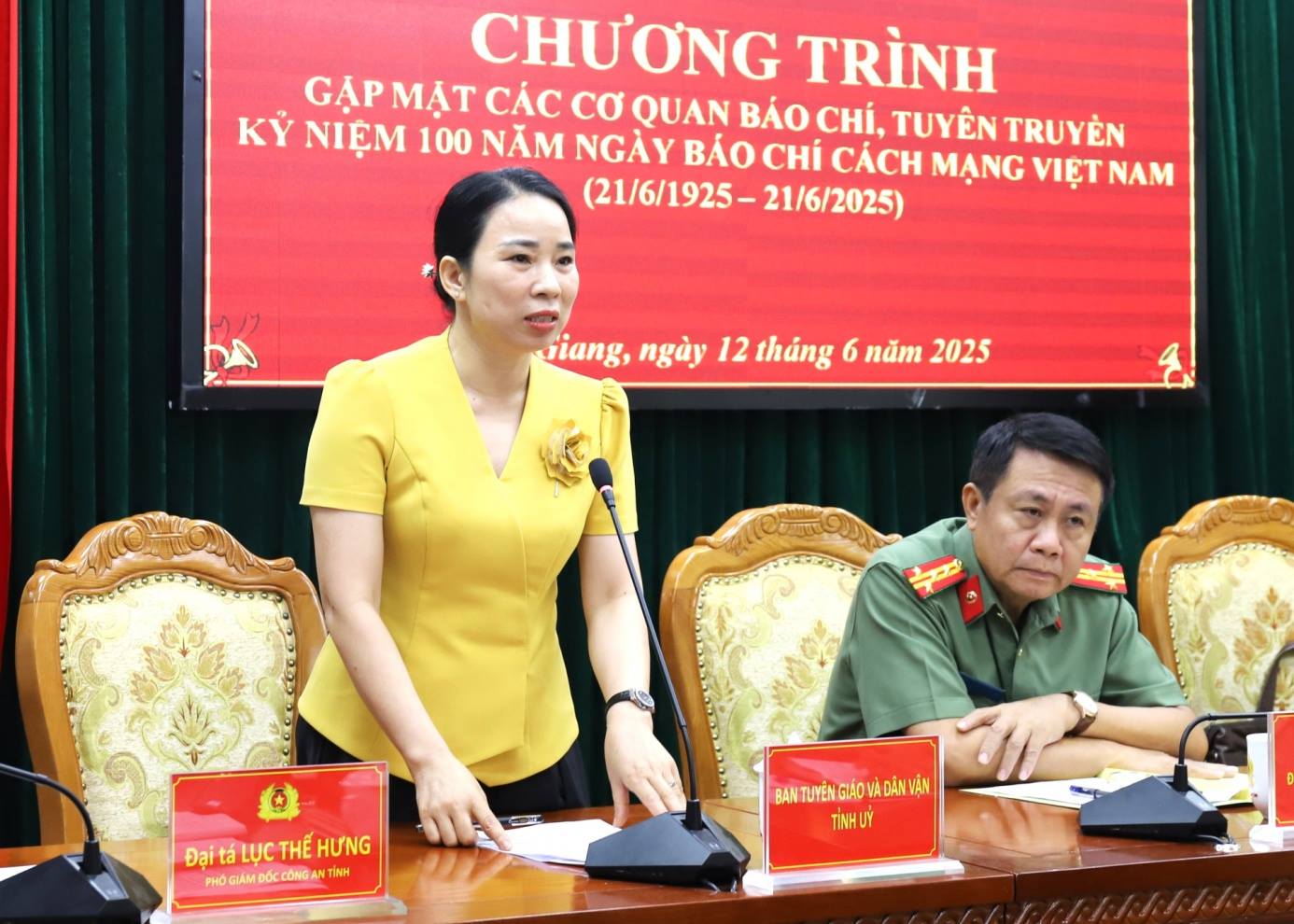 Đồng chí Hoàng Thị Hằng, Phó Trưởng Ban Tuyên giáo và Dân vận Tỉnh ủy đánh giá cao công tác phối hợp giữa Công an tỉnh và cơ quan báo chí