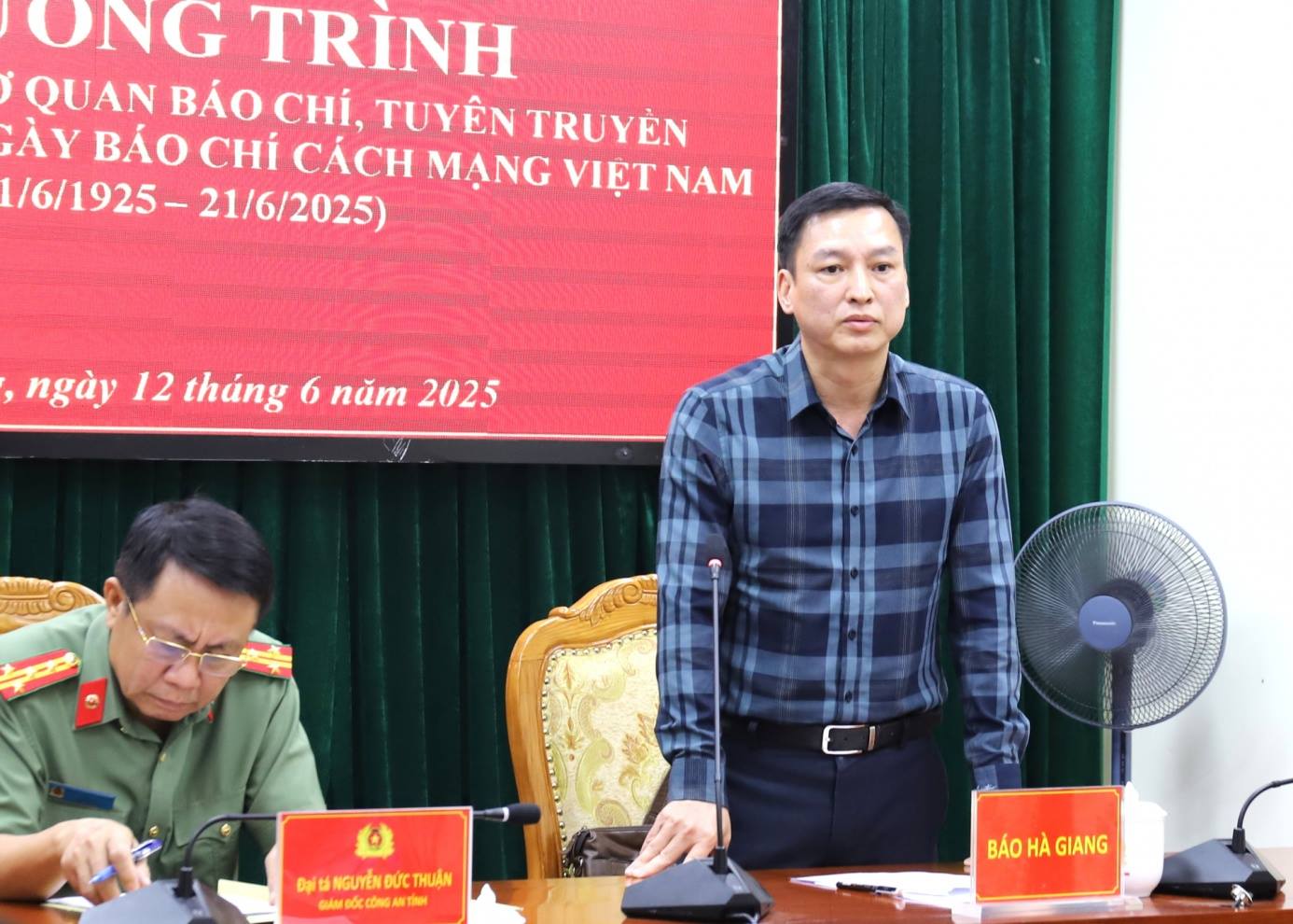 Đồng chí Ngô Chiến Quang, Phó Tổng Biên tập Báo Hà Giang phát biểu tại chương trình