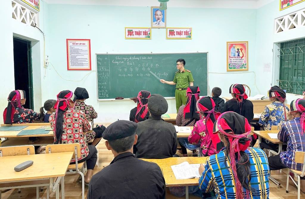 “Ánh sáng” ở những lớp học biên cương